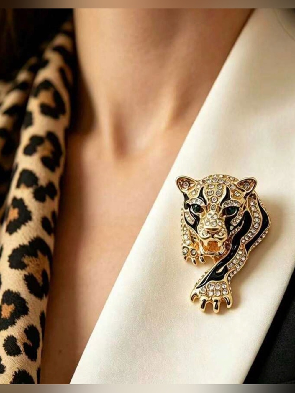 ✨ NEW Gold Crystal Leopard Head Brooch – Black & Gold Accent
